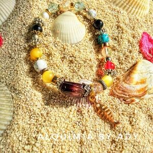 Alquimia Multicolor Beaded Bracelet with Gold Charms